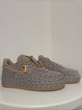 Women’s Nike Air Force 1 Low LX United in Victory (size 7.5)